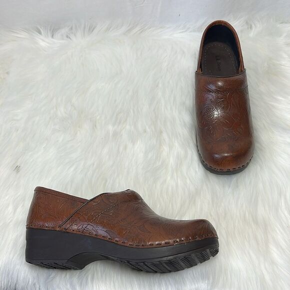 L. L. Bean Brown Embossed Leather Clogs Sz 8 - Picture 2 of 8